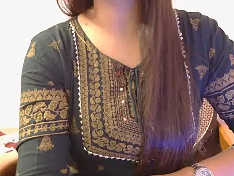 Snapshot of diva-22 chatting on 02.22.25 diva-22 online show from 02.22.25