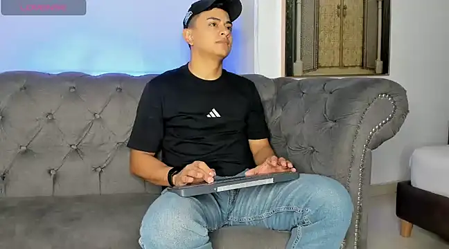 Snapshot of Lucii_fer_ chatting on 02.17.25 Lucii fer online show from 02.17.25