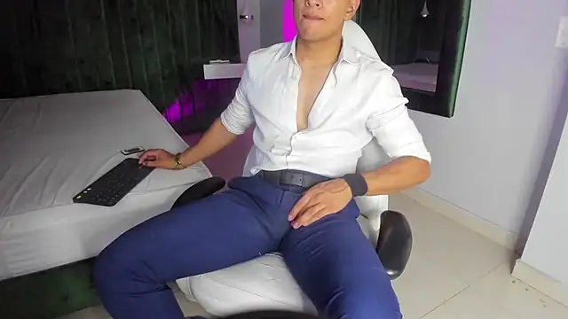 Snapshot of Lucii_fer_ chatting on 10.17.25 Lucii fer online show from 10.17.25
