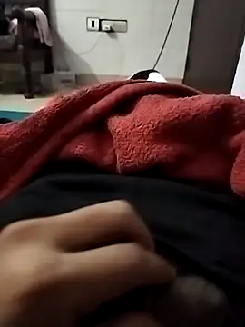 Snapshot of delhiboyooo chatting on 12.17.24 delhiboyooo online show from 12.17.24