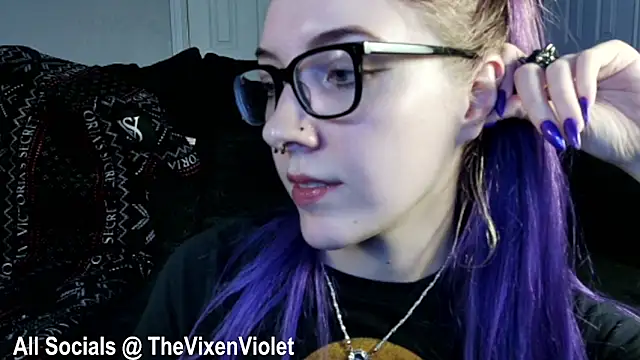 Snapshot of thevixenviolet chatting on 12.16.24 thevixenviolet online show from 12.16.24