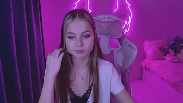 Snapshot of tikkisa chatting on 12.15.24 tikkisa online show from 12.15.24