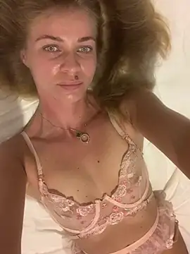 Snapshot of -OliWow- chatting on 01.12.25 -OliWow- online show from 01.12.25