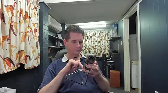 Snapshot of tilobinder chatting on 12.03.24 tilobinder online show from 12.03.24