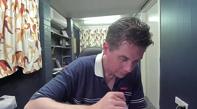 Snapshot of tilobinder chatting on 12.04.24 tilobinder online show from 12.04.24