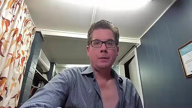 Snapshot of tilobinder chatting on 12.06.24 tilobinder online show from 12.06.24