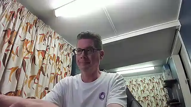 Snapshot of tilobinder chatting on 12.11.24 tilobinder online show from 12.11.24