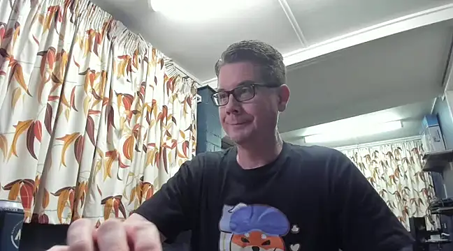 Snapshot of tilobinder chatting on 12.26.24 tilobinder online show from 12.26.24