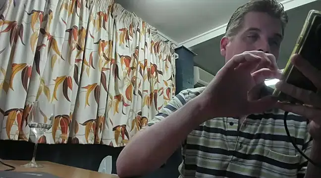 Snapshot of tilobinder chatting on 01.01.25 tilobinder online show from 01.01.25