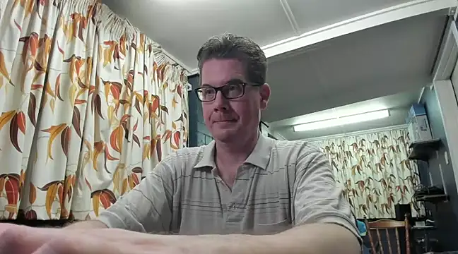 Snapshot of tilobinder chatting on 01.14.25 tilobinder online show from 01.14.25