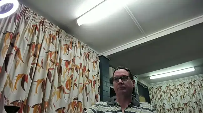 Snapshot of tilobinder chatting on 01.24.25 tilobinder online show from 01.24.25