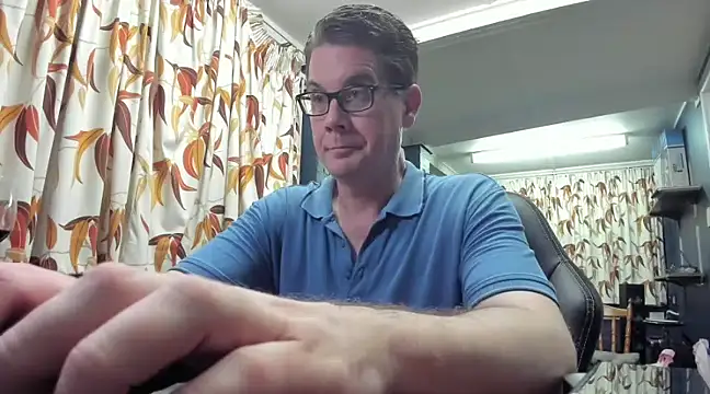 Snapshot of tilobinder chatting on 02.01.25 tilobinder online show from 02.01.25