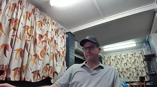 Snapshot of tilobinder chatting on 03.03.25 tilobinder online show from 03.03.25