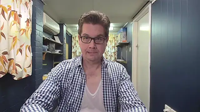 Snapshot of tilobinder chatting on 09.14.25 tilobinder online show from 09.14.25