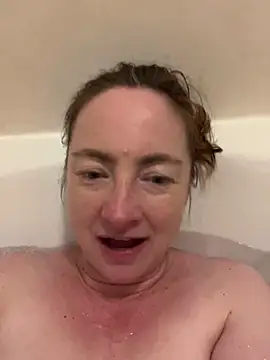 Snapshot of LouiseTswing chatting on 12.09.24 LouiseTswing online show from 12.09.24