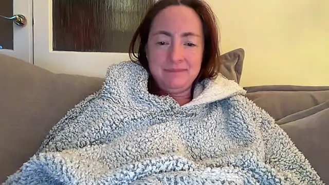 Snapshot of LouiseTswing chatting on 12.09.24 LouiseTswing online show from 12.09.24