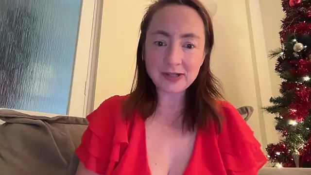 Snapshot of LouiseTswing chatting on 12.13.24 LouiseTswing online show from 12.13.24