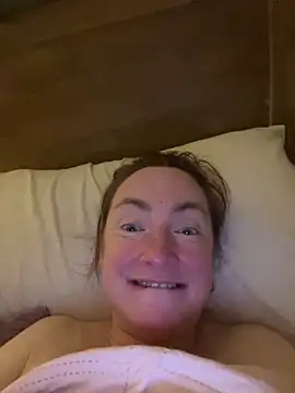 Snapshot of LouiseTswing chatting on 12.30.24 LouiseTswing online show from 12.30.24