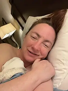 Snapshot of LouiseTswing chatting on 01.22.25 LouiseTswing online show from 01.22.25