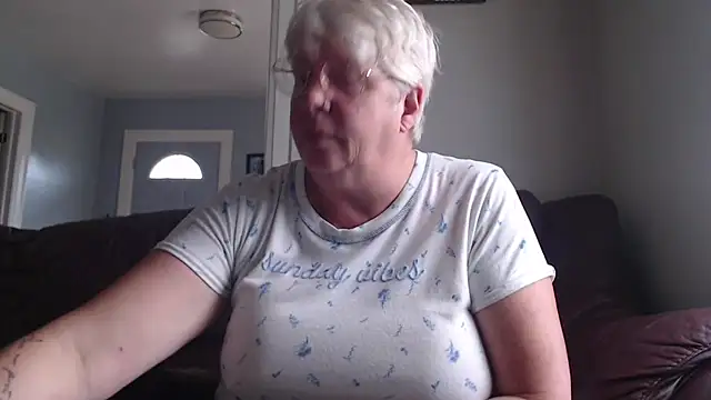 canadiancougar1965 online show from 10.17.25