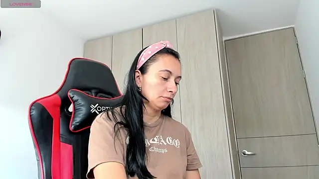 gracekelly12 online show from 11.25.25