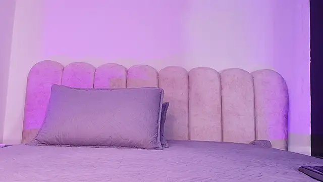 mia stanfort online show from 11.25.25