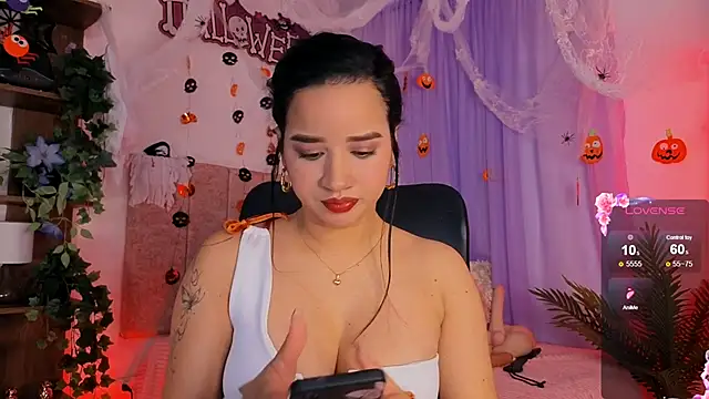 emilyrouxe online show from 10.31.25