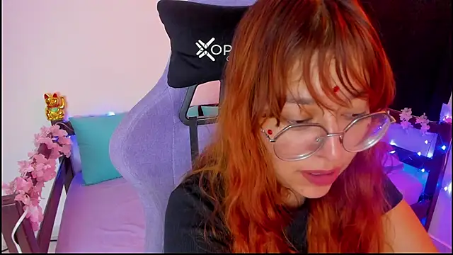 Snapshot of _Moon_Johnson chatting on 10.30.25  Moon Johnson online show from 10.30.25