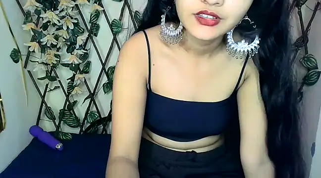 Snapshot of SUZY_FROMUS chatting on 02.04.25 SUZY FROMUS online show from 02.04.25