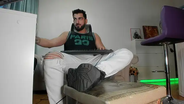 Snapshot of welcometo_hell chatting on 09.27.25 welcometo hell online show from 09.27.25