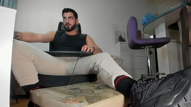 Snapshot of welcometo_hell chatting on 09.29.25 welcometo hell online show from 09.29.25