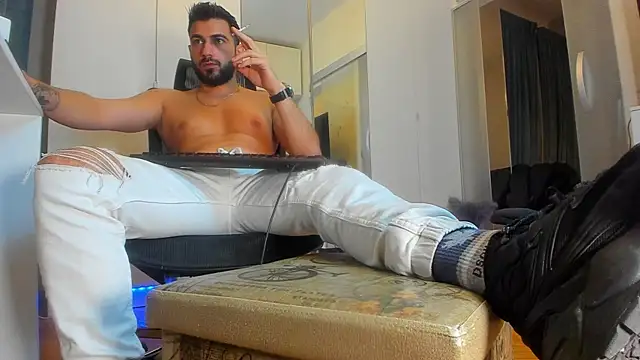 Snapshot of welcometo_hell chatting on 10.11.25 welcometo hell online show from 10.11.25