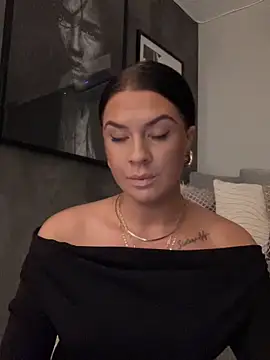 Snapshot of eemsii chatting on 12.24.24 eemsii online show from 12.24.24