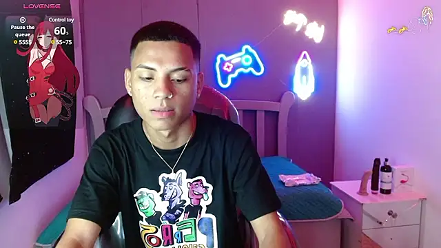 Snapshot of OwenStone_ chatting on 12.01.24 OwenStone online show from 12.01.24