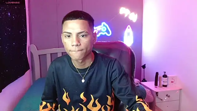 Snapshot of OwenStone_ chatting on 12.02.24 OwenStone online show from 12.02.24