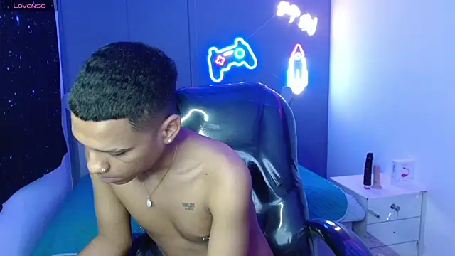 Snapshot of OwenStone_ chatting on 12.02.24 OwenStone online show from 12.02.24