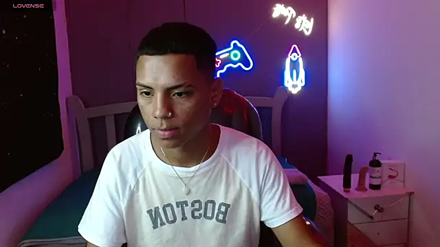 Snapshot of OwenStone_ chatting on 12.04.24 OwenStone online show from 12.04.24