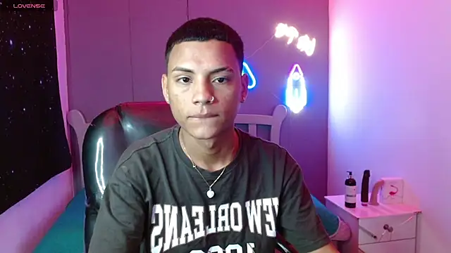 Snapshot of OwenStone_ chatting on 12.09.24 OwenStone online show from 12.09.24