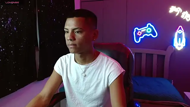 Snapshot of OwenStone_ chatting on 12.15.24 OwenStone online show from 12.15.24