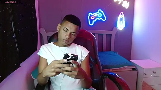 Snapshot of OwenStone_ chatting on 12.16.24 OwenStone online show from 12.16.24