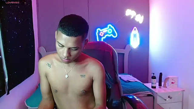 Snapshot of OwenStone_ chatting on 12.16.24 OwenStone online show from 12.16.24