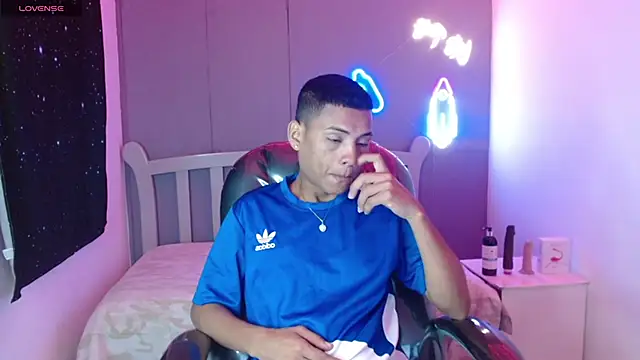 Snapshot of OwenStone_ chatting on 12.21.24 OwenStone online show from 12.21.24