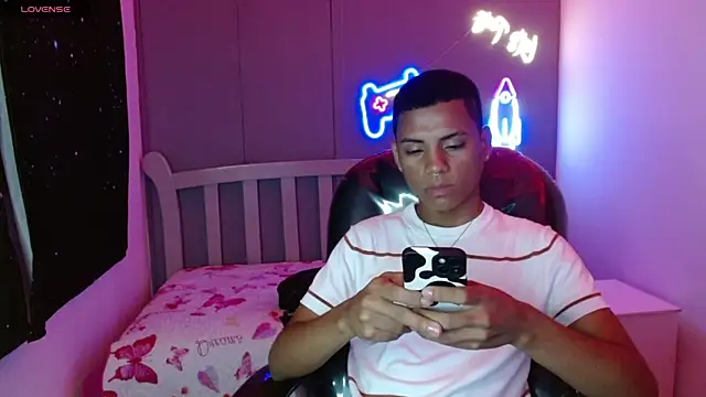 Snapshot of OwenStone_ chatting on 12.26.24 OwenStone online show from 12.26.24