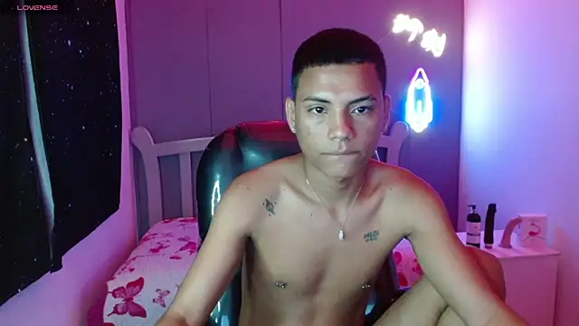 Snapshot of OwenStone_ chatting on 12.26.24 OwenStone online show from 12.26.24