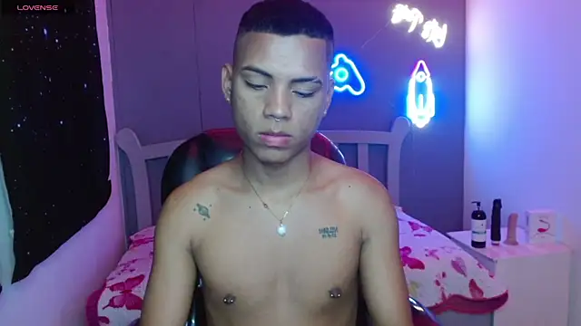 Snapshot of OwenStone_ chatting on 12.28.24 OwenStone online show from 12.28.24