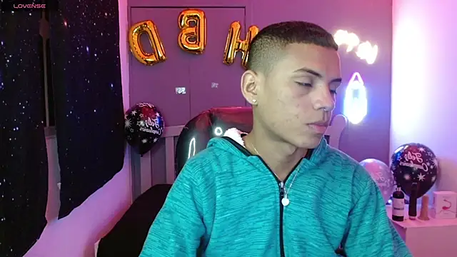 Snapshot of OwenStone_ chatting on 01.04.25 OwenStone online show from 01.04.25