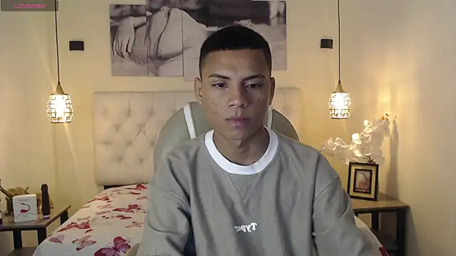 Snapshot of OwenStone_ chatting on 01.05.25 OwenStone online show from 01.05.25