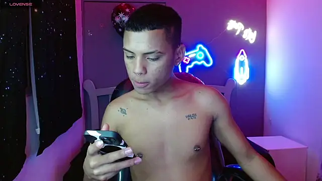 Snapshot of OwenStone_ chatting on 01.06.25 OwenStone online show from 01.06.25