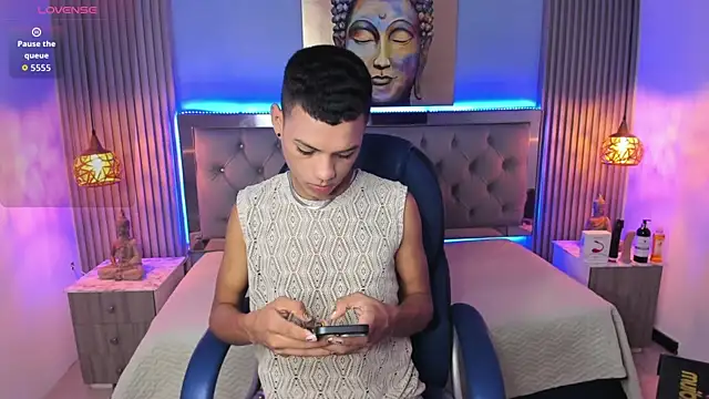 Snapshot of OwenStone_ chatting on 09.10.25 OwenStone online show from 09.10.25