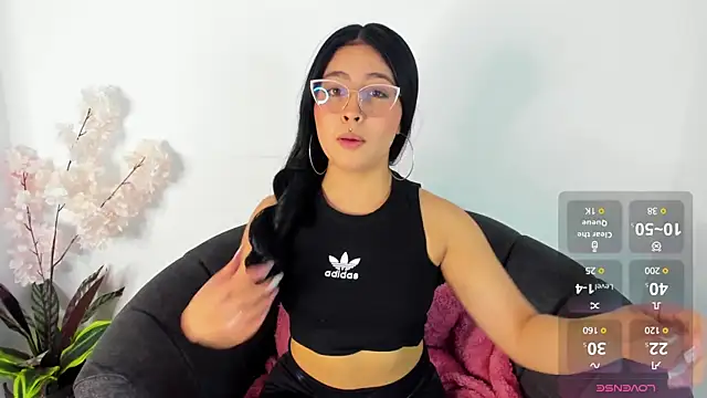 Annie9  online show from 03.22.25